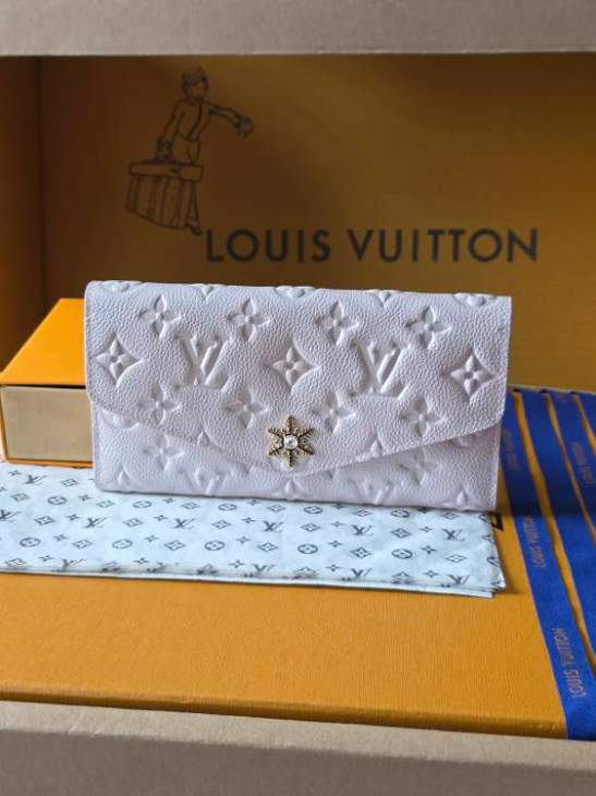 Picture of Louis Vuitton Wallets _SKUfw221243997fw